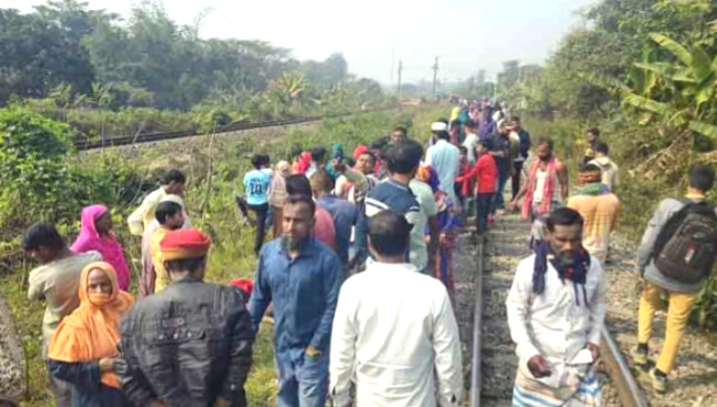 গাজীপুর পূবাইলে ট্রেনের নিচে ঝাঁপ: দুই শিশুসহ নারীর মৃত্যু