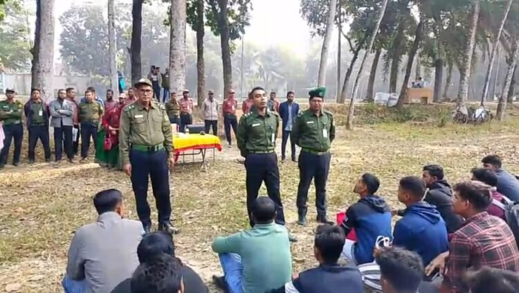 জীবননগরে আনসার ও ভিডিপি কার্যালয়ে সদস্যদের সঙ্গে চুয়াডাঙ্গা জেলা কমান্ড্যান্ট স্যার ব্রিফিং অনুষ্ঠিত হয়
