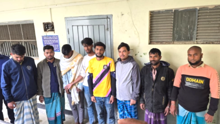 শ্রীপুরে মাদকবিরোধী অভিযানে পুলিশের ওপর হামলা, আহত ৪