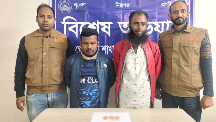 আশুলিয়া থেকে ইয়াবাসহ ২জন পেশাদার মাদক ব্যবসায়ী গ্রেফতার