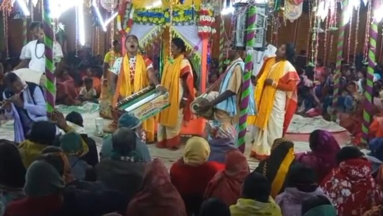 রায়গঞ্জের ক্ষিরতলায় সনাতন ধর্মাবলম্বীদের ২ দিন ব্যাপী তারকব্রাহ্ম মহানাম যজ্ঞানুষ্ঠান অনুষ্ঠিত