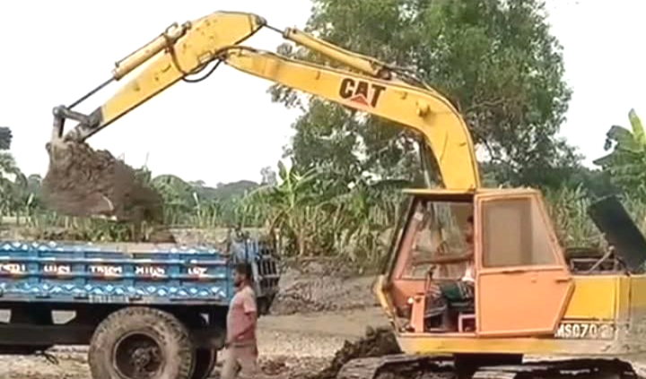 অবৈধ ভাবে মাটি কাটার বন্ধে ভ্রাম্যমাণ আদালত, দুজনকে ১ লক্ষ টাকা জরিমানা