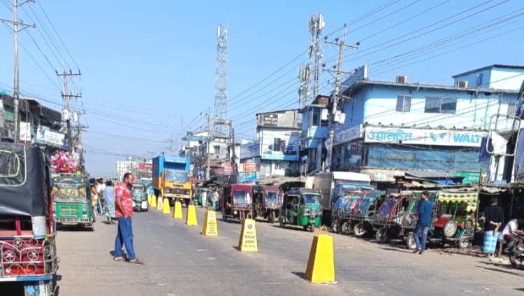 যানজট নিরসনে কোর্ট বাজার সড়কে ডিভাইডার, ফুটপাত দখলমুক্ত ও আলাদা পার্কিংয়ের ঘোষণা