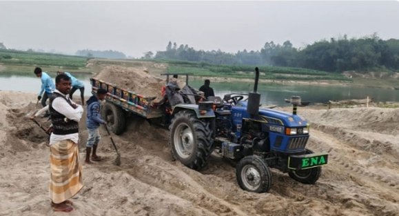 করতোয়া নদী থেকে অবৈধভাবে বালু উত্তোলন গ্রেপ্তার ২