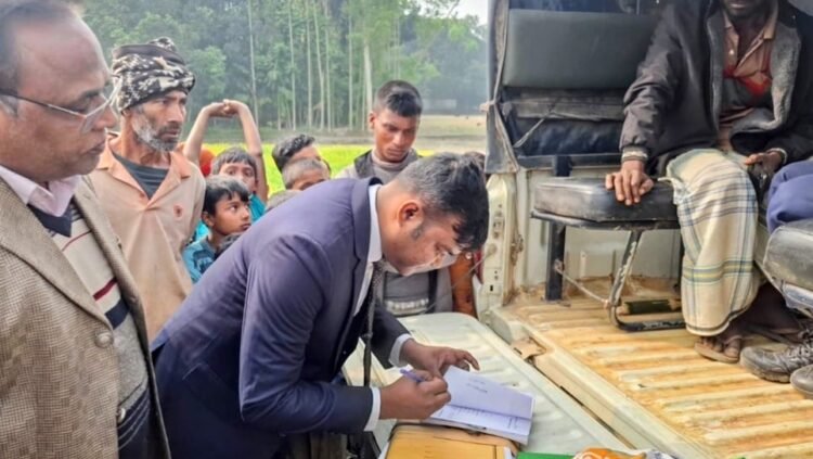 কুড়িগ্রামে ফসলি জমি কেটে মাটি উত্তোলন করায় ভ্রাম্যমান আদালত ৩ জনকে জরিমানা করেছে