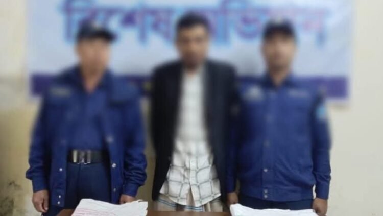 রাউজান ও রাঙ্গুনিয়া থানা পুলিশের যৌথ অভিযানে অগ্নিসংযোগের প্রধান আসামি মনির গ্রেফতার