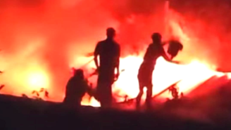 আশুলিয়ায় শ্রমিক কলোনিতে অগ্নিকাণ্ডের ঘটনায় ৪টি ঘর পুড়ে ছাই