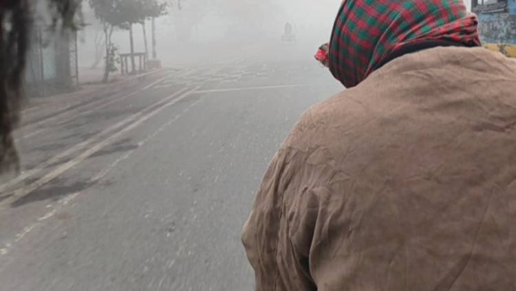 বৃষ্টিরূপ কুয়াশায় ঢাকা পড়েছে কুড়িগ্রাম সরকারিভাবে শীতবস্ত্র বৃদ্ধির দাবী