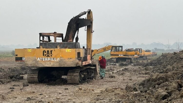 ঝিনাইগাতীতে অবৈধ বালু উত্তোলন বন্ধে রাতভর অভিযান, দুইজনের কারাদণ্ড