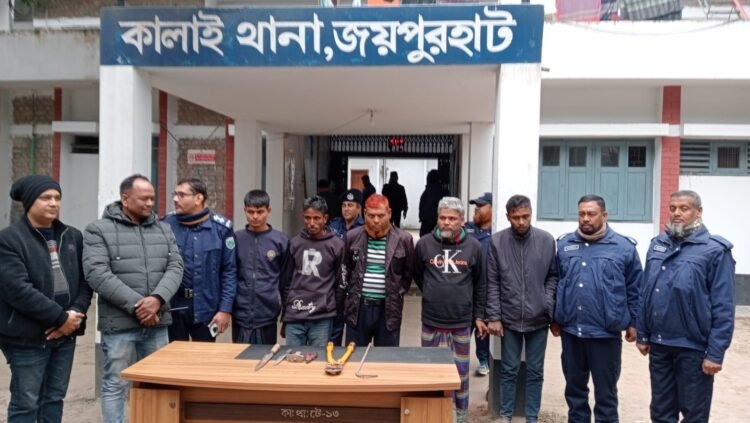 জয়পুরহাটে ৬ ভরি স্বর্ণালংকার সহ ৭ লাখ টাকা লুটের ঘটনায় ৫ ডাকাত গ্রেফতার