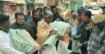 ভোরবেলা লালদিঘি পাড়ে দিনমজুরদের সঙ্গী হলেন অনিন্দ্য ইসলাম অমিত