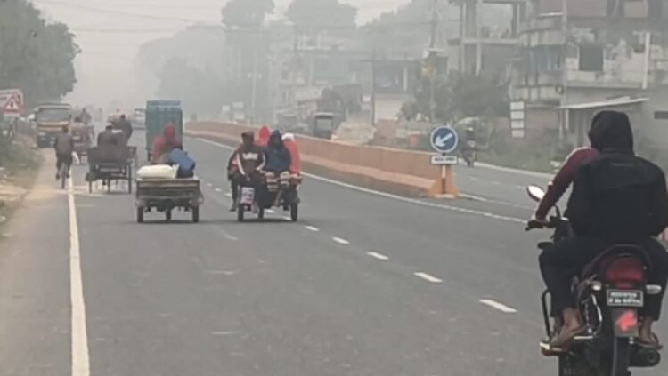 মেহেরপুরে কনকনে শীতে মানুষের জীবনযাত্রা বিপর্যয়ের মুখে