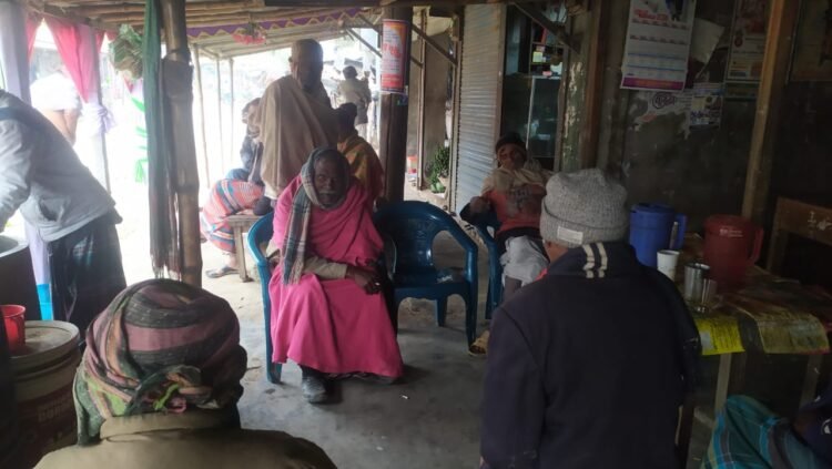 সিরাজগঞ্জের রায়গঞ্জে হাড় কাঁপানো শীত, বিপর্যস্ত জনজীবন