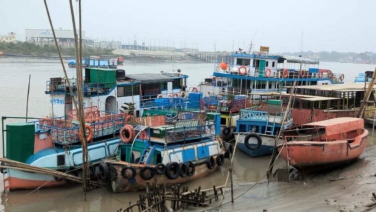 প্রশাসনের আশ্বাসে সুন্দরবনের পর্যটনবাহী নৌযান  ধর্মঘট প্রত্যাহার