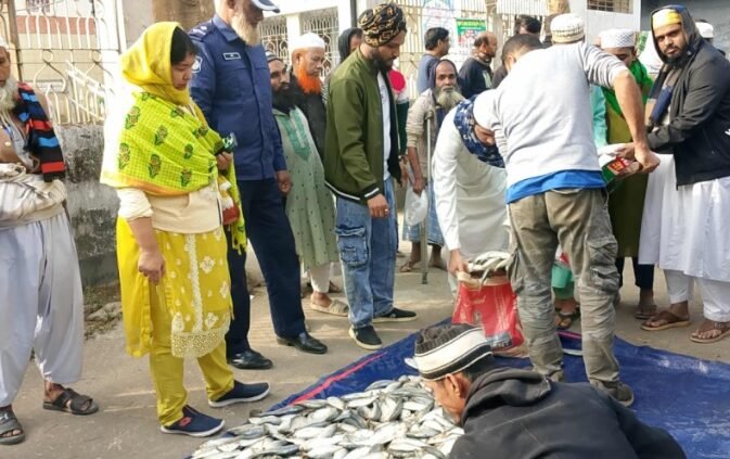 কেরানীগঞ্জে ৩০০ কেজি জাটকা জব্দ, বিতরণ করা হলো এতিমখানায়