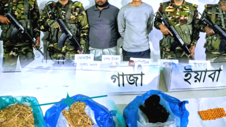 ঝালকাঠীর কাঠালিয়ায় সেনা অভিযানে দেশীয় অস্ত্র ও মাদক সহ  আটক ২