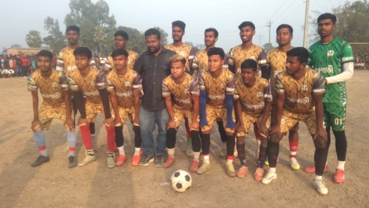 ধুরইল দহতপুর সৎসঙ্গ ক্লাবের উদ্যোগে ফুটবল টুর্নামেন্ট ও কম্বল বিতরণ
