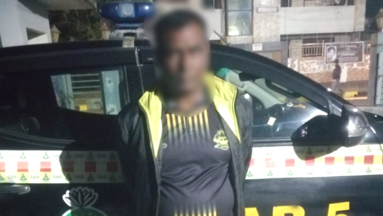 রাজশাহীর সিটিহাটে র‍্যাবের অভিযান  ৪০০ পিস ইয়াবাসহ মাদক ব্যবসায়ী রবিউল গ্রেফতার