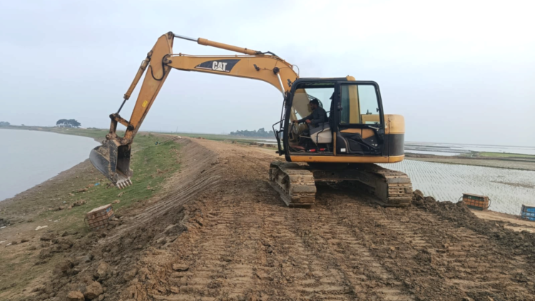 ধর্মপাশা – মধ্যনগরে বিভিন্ন হাওরে ফসল রক্ষা বাঁধ নির্মাণ কাজে ধীরগতি