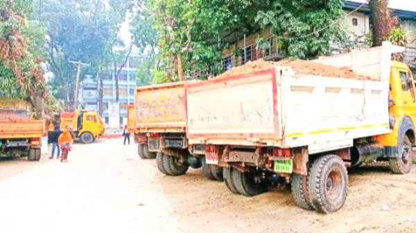 টাঙ্গাইলের মির্জাপুরে অবৈধ মাটি কাটায় ৪ ব্যবসায়ীর ৯ লাখ টাকা জরিমানা