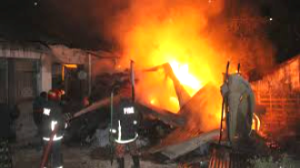 যশোর পুলেরহাট এলাকায় তুলার গোডাউন আগুনে পুড়ে ছাই