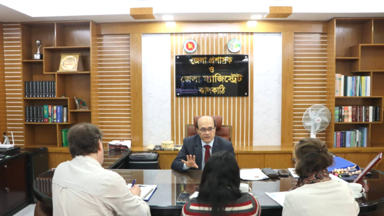 ঝালকাঠীতে রিটার্নিং অফিসারের সাথে ইউরোপীয় ইউনিয়ন প্রতিনিধি দলের সাক্ষাৎ