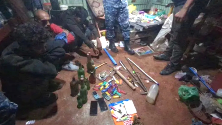 ‎মোংলায় মাদকের আখড়ায় নৌ বাহিনীর অভিযান, মাদকসহ আটক ৩