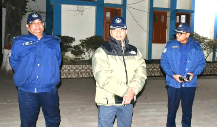 আত্রাই থানা আকস্মিক পরিদর্শনে নওগাঁর পুলিশ সুপার
