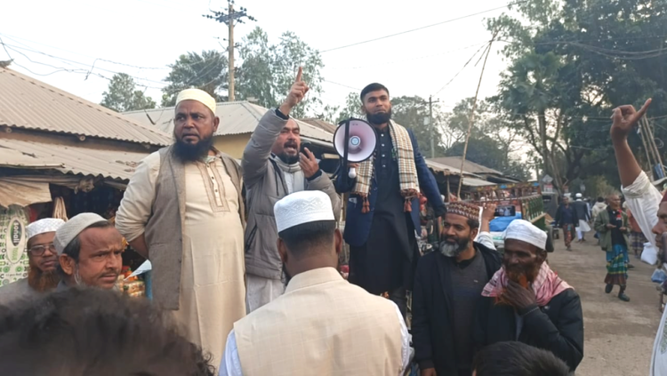 রায়গঞ্জে ১১ দলীয় জোটের প্রার্থী মুফতি আব্দুর রউফ এর নির্বাচনী প্রচার ও মিছিল