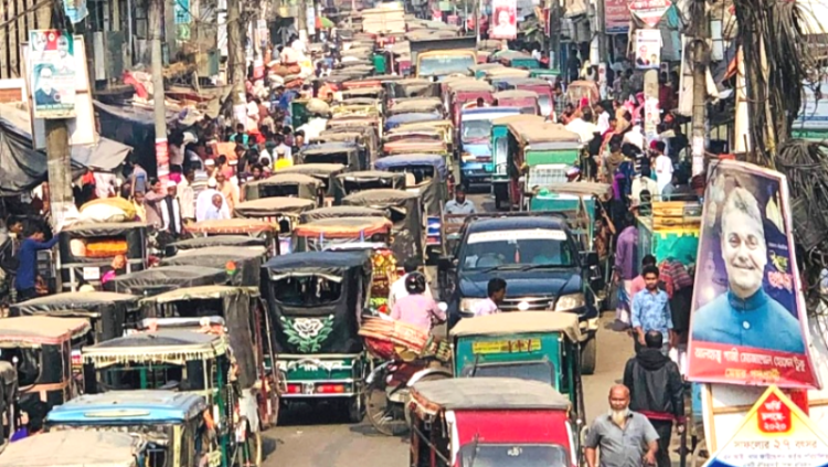 নেত্রকোনায় প্রতিদিন বাড়ছে সড়ক দুর্ঘটনা ও যানজট