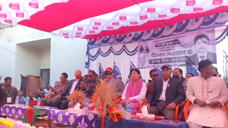 পাহাড়ি-বাঙালির মিলনমেলা: মাহিল্যায় দীপেন দেওয়ানের সমর্থনে ধানের শীষের বিশাল গণসংযোগ