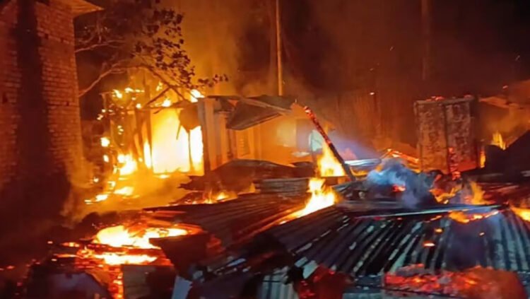 বাগেরহাটে যুবদল নেতার বসতঘরে অগ্নি-সংযোগ