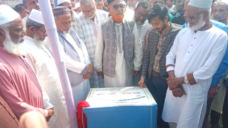 মোরেলগঞ্জে যৌথ পুকুর খনন