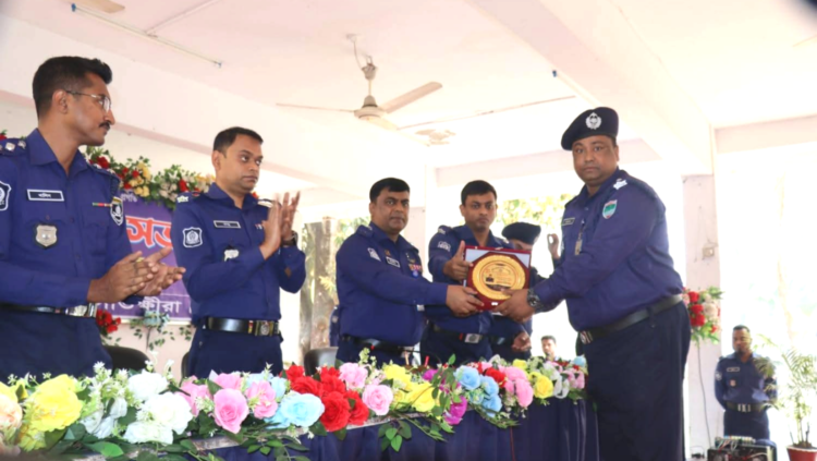সাতক্ষীরা জেলার শ্রেষ্ঠ অফিসার নির্বাচিত হয়েছেন শ্যামনগর থানার ওসি খালেদুর রহমান