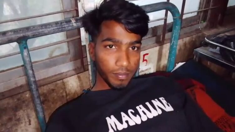 বরকলের শুভলং ইউনিয়নে যুবকের উপর হামলা, হাসপাতালে দেখতে গেলেন চেয়ারম্যান