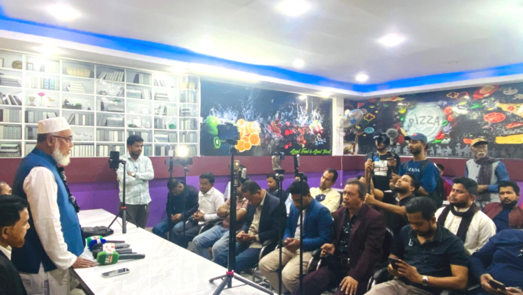 ফটিকছড়ির সমস্যা ও সম্ভাবনা নিয়ে সাংবাদিকদের সঙ্গে মতবিনিময় করেন -অধ্যক্ষ নুরুল আমিন