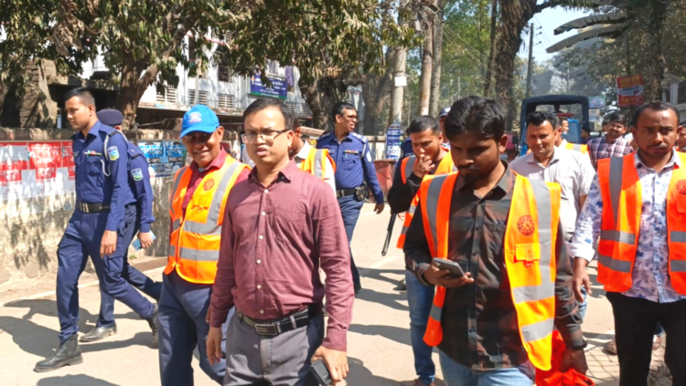 নেত্রকোনা পৌরসভায় সাধারণ মানুষের জন্য কাজ করছেন পৌর প্রশাসক আরিফুল ইসলাম সরদার