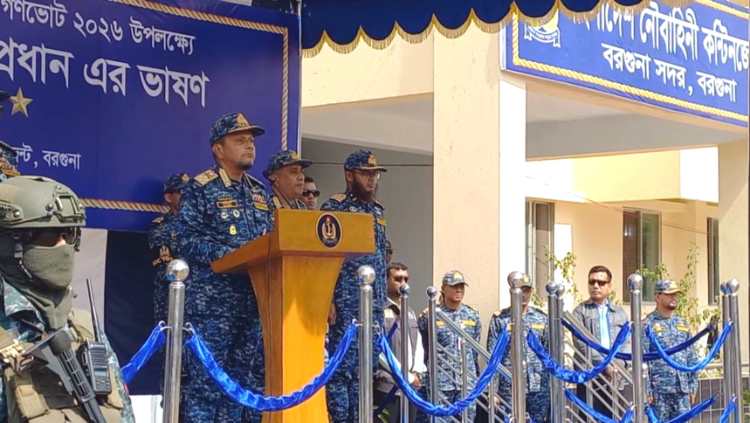 আসন্ন জাতীয় এয়োদশ নির্বাচন নিরাপত্তা পর্যালোচনায় বরগুনায় নৌ প্রধান