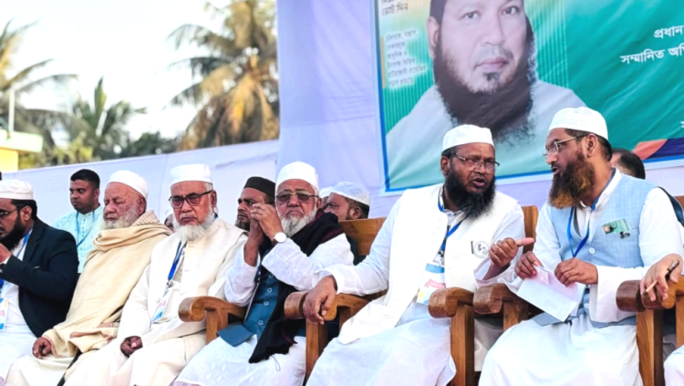 এবারের লড়াই শোষনের বিরুদ্ধে ন্যাই ও ইনসাফের  পক্ষে।  হাটহাজারীতে আল্লামা মামুনুল হক