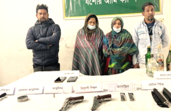 যশোরে গভীর রাতে  যৌথবাহিনী অভিযান চালিয়ে অস্ত্রসহ গ্রেফতার ৪