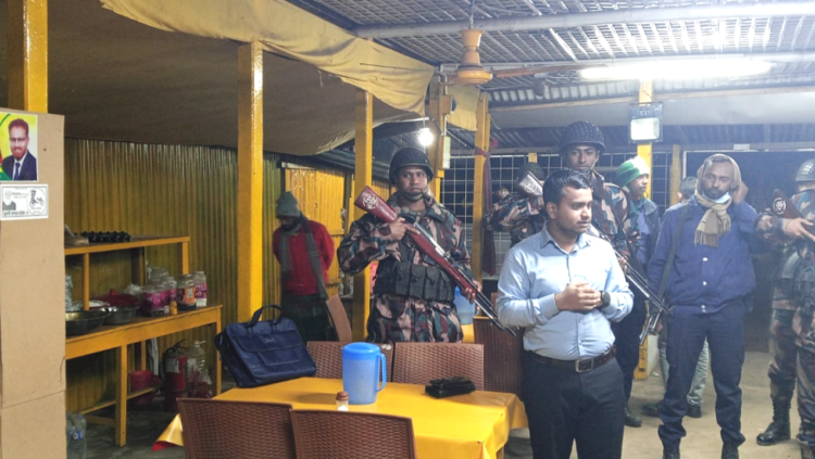 রায়গঞ্জে দলীয় পোস্টার লাগানোর দায়ে দুই ব্যবসা প্রতিষ্ঠানকে জরিমানা