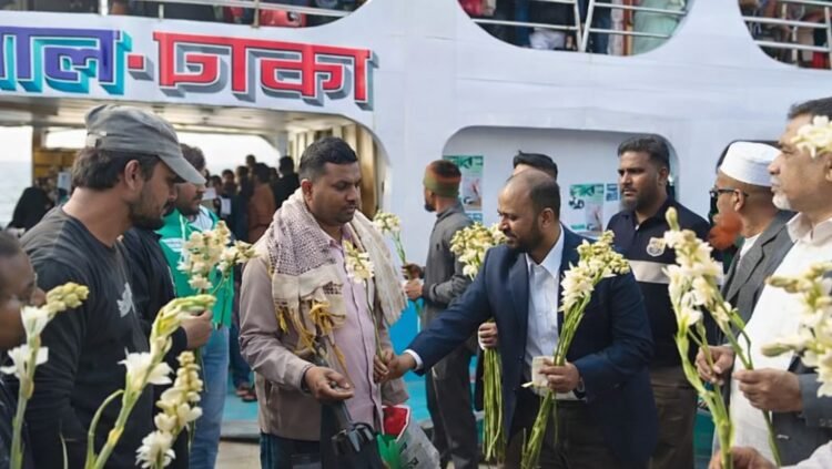 প্রচারের শেষ দিনে  ফুলের বরণে বিএনপি নেতা অ্যাড. মুবিনের ব্যতিক্রমী প্রচারণা