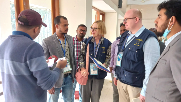 মাদারীপুরে নির্বাচনী পরিবেশ পরিদর্শন করছেন ইউরোপীয় ইউনিয়নের সদস্যরা