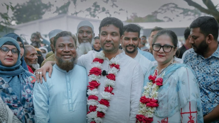আড়াইহাজারে বিজয়ের হাসি আজাদের: ৪৪ হাজার ভোটের ব্যবধানে জয়ী ধানের শীষ ​