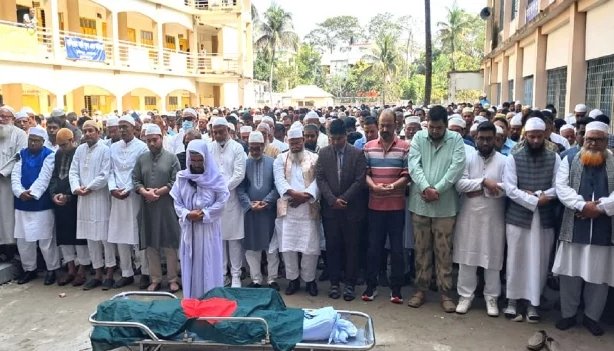 গোপালগঞ্জের টুঙ্গিপাড়ায় বীর মুক্তিযোদ্ধা শেখ কবির হোসেনকে রাষ্ট্রীয় মর্যাদায় দাফন