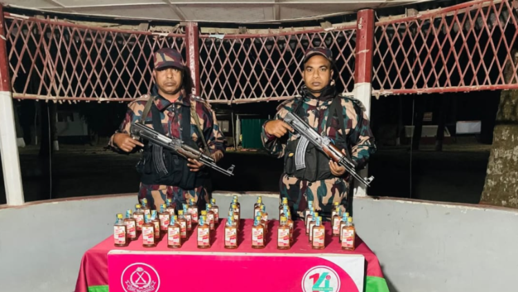 নওগাঁর ধামইরহাট সীমান্তে বিজিবির অভিযানে ৩৯ বোতল ভারতীয় মদ উদ্ধার