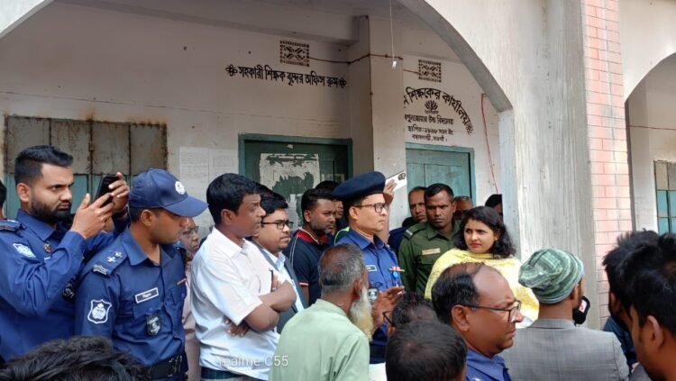 নওগাঁর বেগুনজোয়ার স্কুলের পিয়ন শিক্ষার্থীকে প্রেমের প্রস্তাব দেওয়ায় মারধরের শিকার