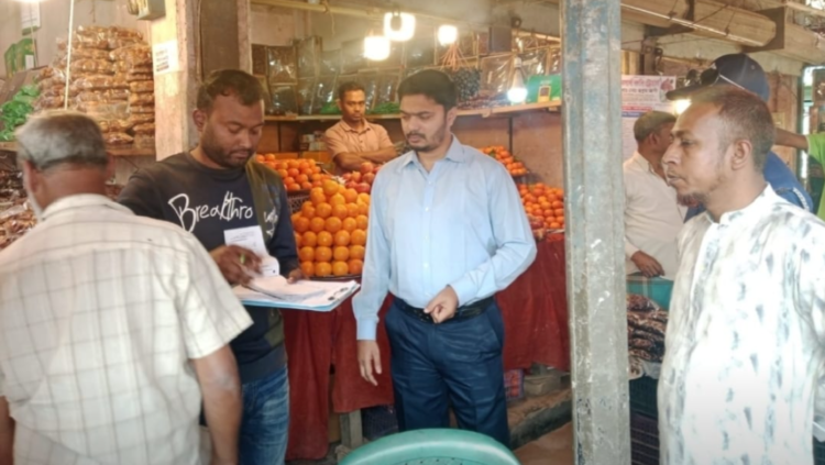 দৌলতপুর উপজেলায়- নিত্যপণ্যের দাম নিয়ন্ত্রণে মোবাইল কোর্ট, ১৪ ব্যবসায়ীকে জরিমানা