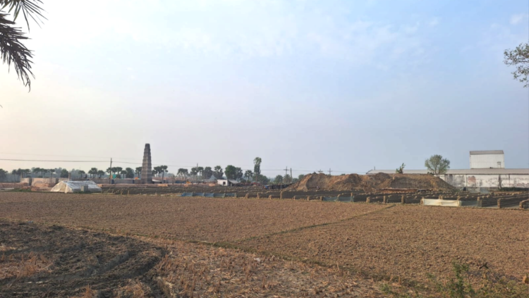 আদমদীঘিতে প্রশাসনের নজরদারি না থাকায় নিয়ম ভেঙে চলছে ইটভাটা