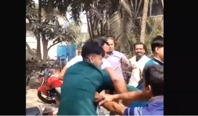 কার্ড বিতরণ কেন্দ্র করে সোনাগাজীতে স্বেচ্ছাসেবক দলনেতা আহত